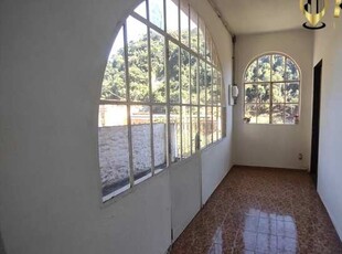 Casa com 2 quartos com quintal para alugar no bairro Centro - Petrópolis/RJ