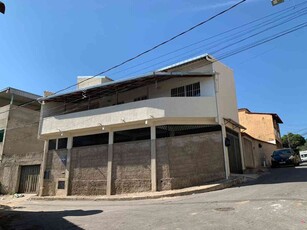 Casa com 5 quartos à venda no bairro Vila Rica