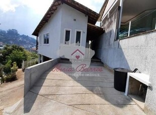 Casa de condomínio com 02 quartos na tijuca - teresópolis/ rj