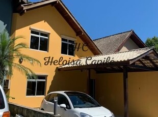 Linda casa pronta para morar em ótima localização!