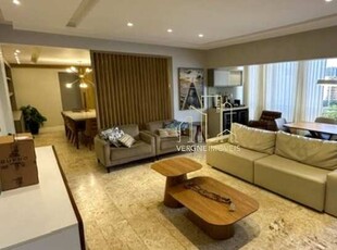 Lindo apartamento reformado com quatro quartos e armários planejados a venda no Itaigara
