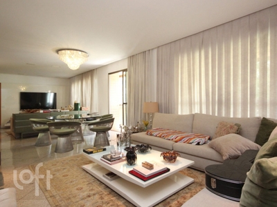 Apartamento à venda em Lourdes com 197 m², 4 quartos, 2 suítes, 3 vagas