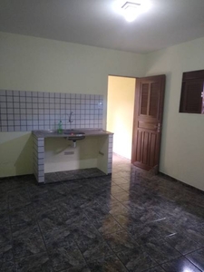 Casa com 2 Quartos e 2 banheiros para Alugar, 130 m² por R$ 700/Mês