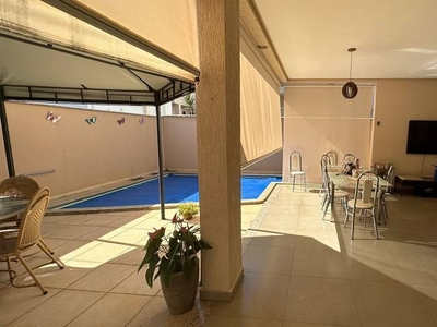 Casa com 4 quartos à venda, 447.0m²