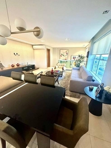 Cobertura com 4 quartos à venda, 240.0m²