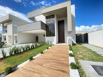 Cond. horizontal casa com 5 quartos à venda, 304.0m²