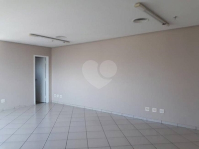 Sala Comercial com 1 Quarto e 2 banheiros para Alugar, 40 m² por R$ 1.500/Mês