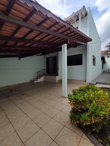 Sobrado com 3 quartos à venda, 180.0m²