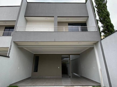 Sobrado com 3 quartos à venda, 222.0m²