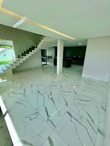 Sobrado com 3 quartos à venda, 227.0m²