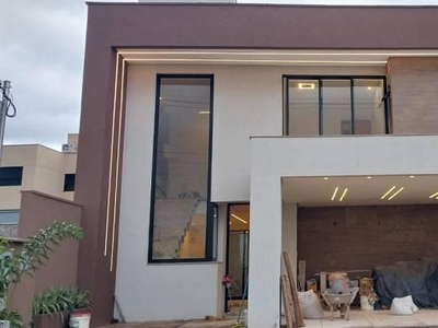 Sobrado com 3 quartos à venda, 268.0m²