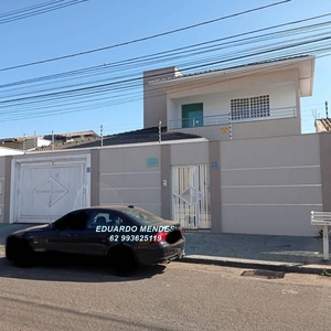 Sobrado com 3 quartos à venda, 380.0m²