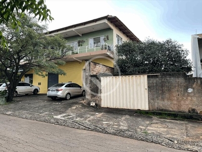 Sobrado com 3 quartos à venda, 509.0m²