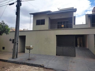 Sobrado com 4 quartos à venda, 218.0m²