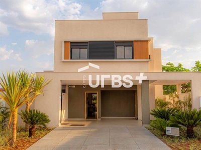 Sobrado com 4 quartos à venda, 239.0m²