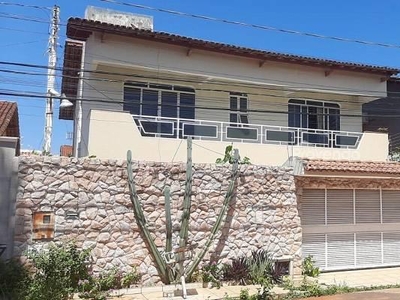 Sobrado com 4 quartos à venda, 239.0m²