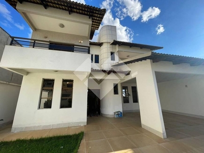 Sobrado com 4 quartos à venda, 402.0m²