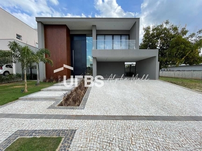 Sobrado com 4 quartos à venda, 438.0m²