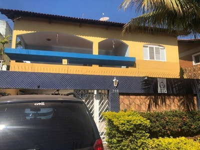 Sobrado com 4 quartos à venda, 484.0m²