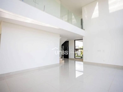 Sobrado com 4 quartos à venda, 521.0m²