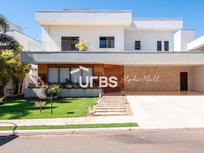 Sobrado com 4 quartos à venda, 648.0m²