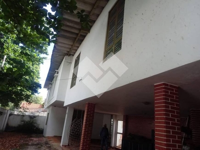 Sobrado com 5 quartos à venda, 650.0m²