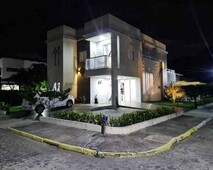 Casa de condomínio para aluguel tem 217 metros quadrados com 4 quartos