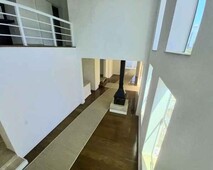 Casa de condomínio para aluguel tem 400 metros quadrados com 4 quartos