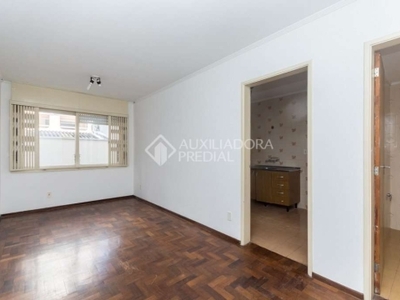 Apartamento com 2 quartos para alugar na rua felicíssimo de azevedo, 716, auxiliadora, porto alegre, 56 m2 por r$ 2.100