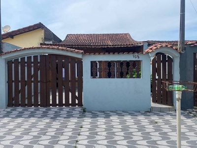 Casa com 2 Quartos e 1 banheiro à Venda, 70 m² por R$ 259.000