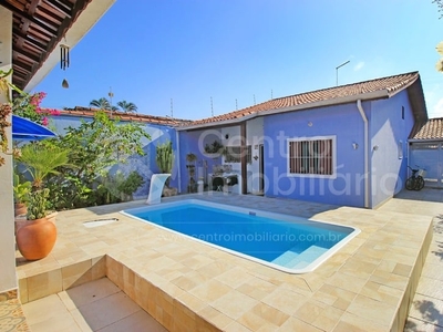 Casa com 2 Quartos e 3 banheiros à Venda, 110 m² por R$ 450.000