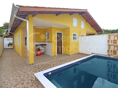 Casa com 2 Quartos e 3 banheiros à Venda, 75 m² por R$ 380.000