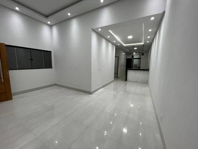 Casa com 3 Quartos e 2 banheiros à Venda, 118 m² por R$ 425.000