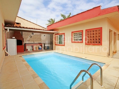 Casa com 3 Quartos e 2 banheiros à Venda, 170 m² por R$ 480.000
