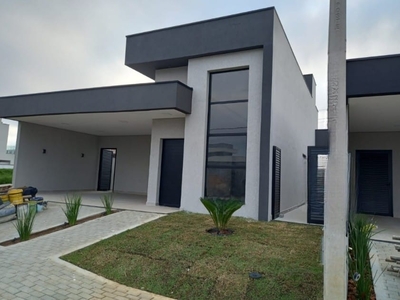 Casa de Condomínio com 3 Quartos e 4 banheiros à Venda, 149 m² por R$ 775.000