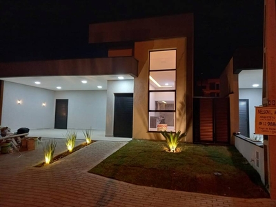 Casa de Condomínio com 3 Quartos e 4 banheiros à Venda, 207 m² por R$ 775.000