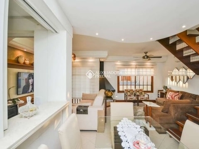 Casa em condomínio fechado com 4 quartos para alugar na rua hipólito da costa, 543, santa tereza, porto alegre, 140 m2 por r$ 4.800