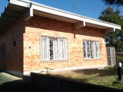 Casa plana com no bairro floresta