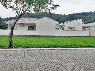 Lindo terreno de esquina em condomínio fechado no praia de fora, 376m², plano, área de lazer e próximo a praia!!!