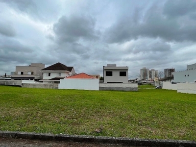 Terreno plano à venda no condomínio floradas do paratehy - urbanova.