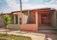 Casa com 3 quartos à venda no bairro Catuai, 72m²
