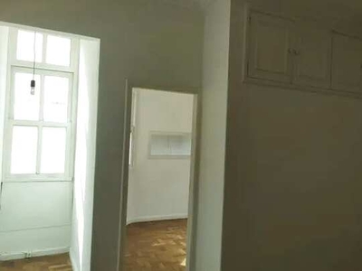 Alugo apartamento com 45 metros quadrados quarto, sala, banheiro, cozinha DEP. Empregada n