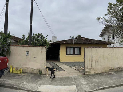 Casa 3 Dormitórios com Garagem em Guanabara, Joinville