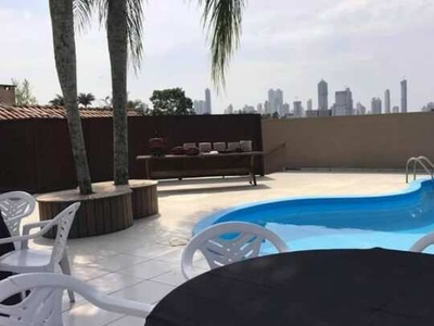 CASA COM PISCINA E CHURRASQUEIRA BEIRA RIO EM BALNEÁRIO CAMBORIÚ