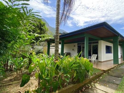 Casa em condomínio, à 200 metros da praia, na Praia do Lázaro em Ubatuba-SP