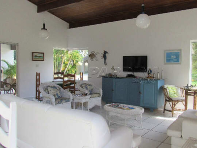 Casa em condomínio, com piscina, na Praia do Lázaro em Ubatuba-SP
