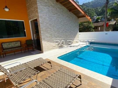 Linda casa com piscina perto do mar no condomínio Pedra Verde, praia do Lázaro em Ubatuba!