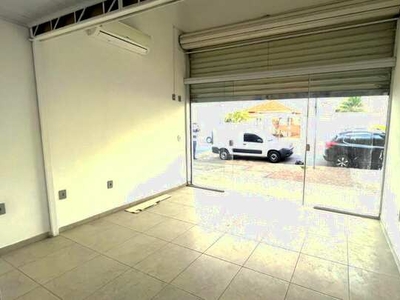 Salão comercial na Vila Arens porta de aço frente - Jundiaí/SP