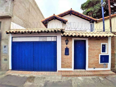 Casa com 2 quartos à venda no bairro Vila Mazzei, 120m²