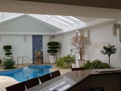 Casa espetacular com piscina coberta, em condomínio fechado